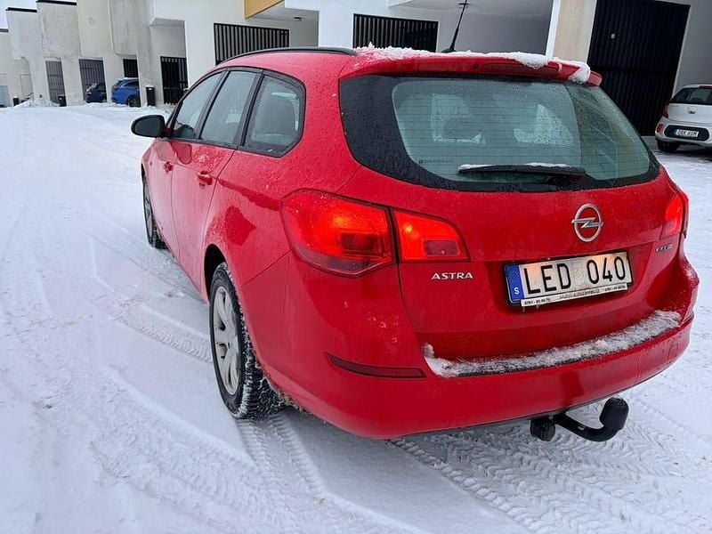 Begagnad Opel Astra 125 HK (91 kW) 2011 Kombi