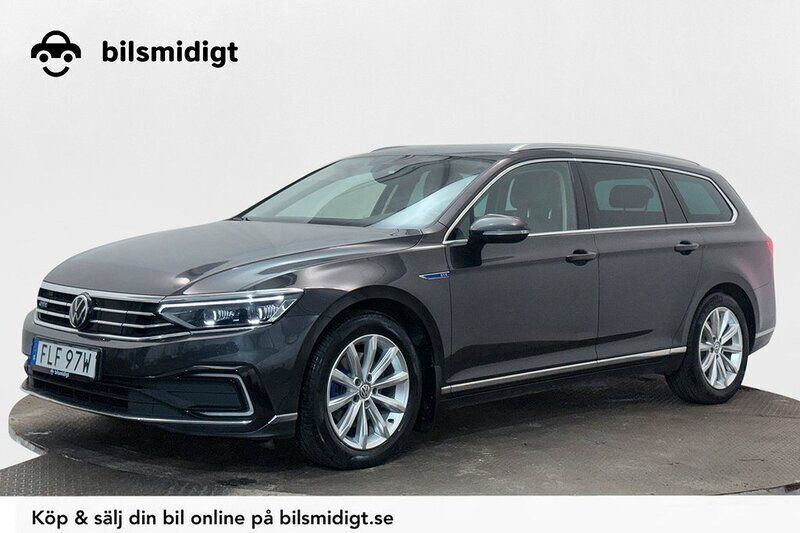 Mörkgrå Begagnad 2021 VW Passat GTE Kombi | 184 500 kr (Bra pris) - Bild 1/3