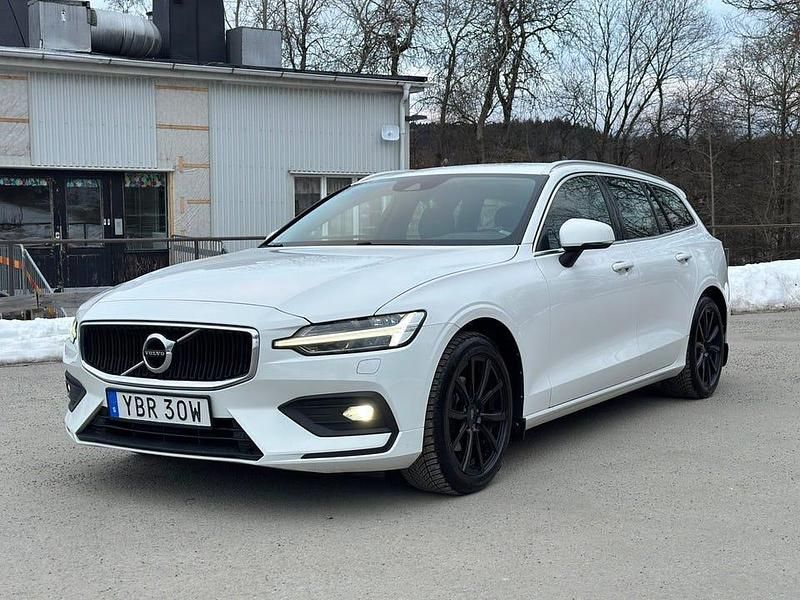 Begagnad Volvo V60 Momentum 150 HK (110 kW) 2019 Vit Kombi