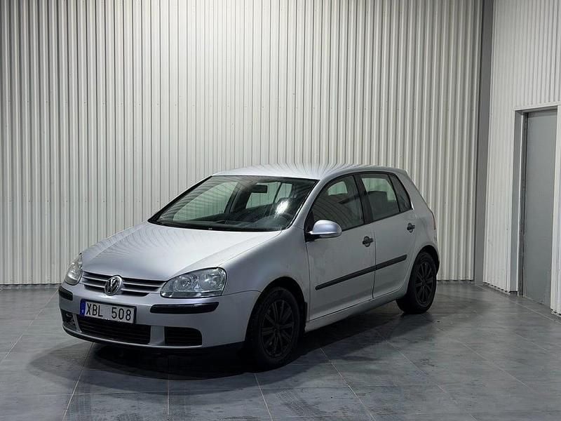 Silver Begagnad 2005 VW Golf IV Trendline Halvkombi | 24 900 kr (Marknadspris) - Bild 1/4