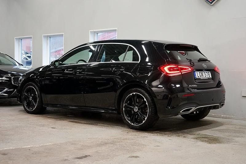 Begagnad Mercedes A250 AMG 160 HK (117 kW) 2022 Svart Halvkombi