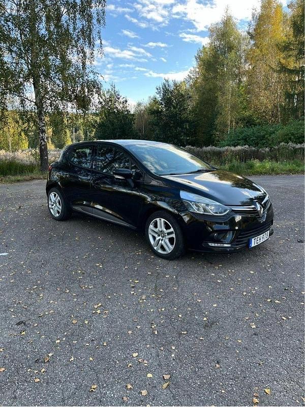 Svart Begagnad 2017 Renault Clio IV Zen Halvkombi | 92 000 kr (Marknadspris) - Bild 1/4