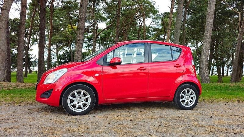 Röd Begagnad 2014 Suzuki Splash GLS Halvkombi | 44 900 kr (Marknadspris) - Bild 1/4
