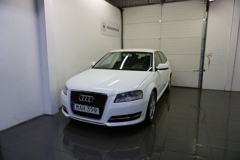 Vit Begagnad 2011 Audi A3 Sportback Attraction Halvkombi | 69 900 kr (Marknadspris) - Bild 1/4