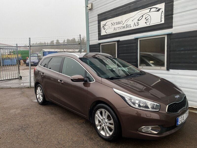 Brun Begagnad 2013 Kia Ceed Sportswagon Comfort Kombi | 114 900 kr (Marknadspris) - Bild 1/4