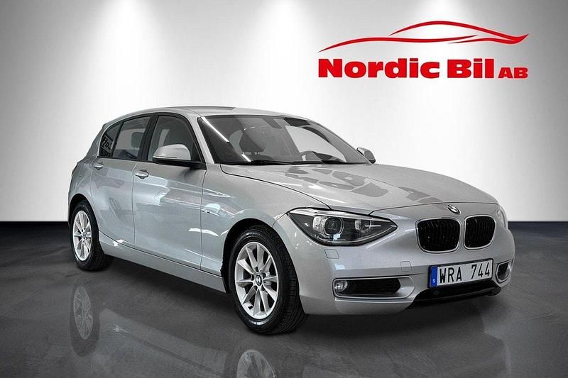 Silver Begagnad 2012 BMW 116 Comfort Edition Halvkombi | 99 900 kr (Marknadspris) - Bild 1/4