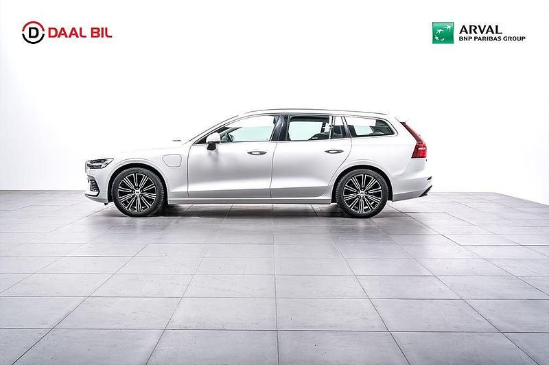 Vit Begagnad 2022 Volvo V60 Inscription Kombi | 349 700 kr (Bra pris) - Bild 1/4