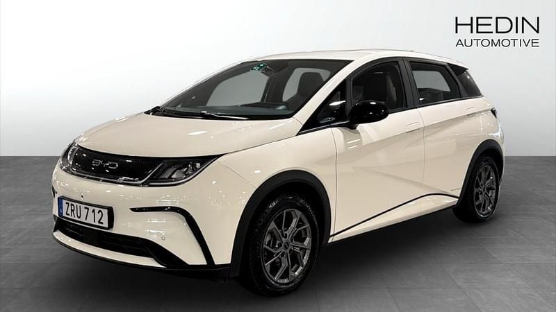 Gul (yellow) Begagnad 2023 BYD Dolphin Comfort Halvkombi | 319 900 kr (Superpris) - Bild 1/4