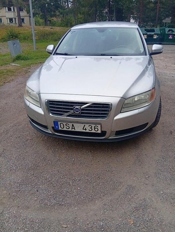 Grå Begagnad 2008 Volvo S80 Kinetic Sedan | 50 000 kr (Marknadspris) - Bild 1/4