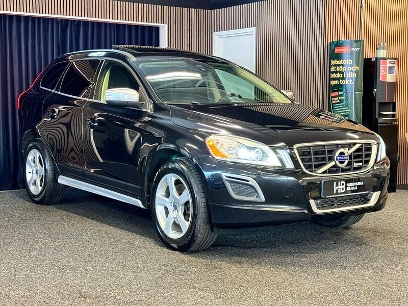 Svart Begagnad 2012 Volvo XC60 R-Design SUV | 149 900 kr (Marknadspris) - Bild 1/4