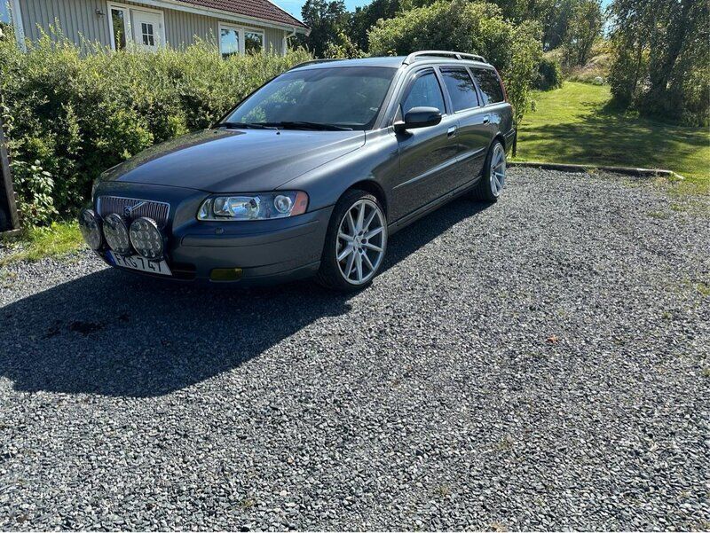 Grå Begagnad 2007 Volvo V70 Momentum Kombi | 29 500 kr (Marknadspris) - Bild 1/1