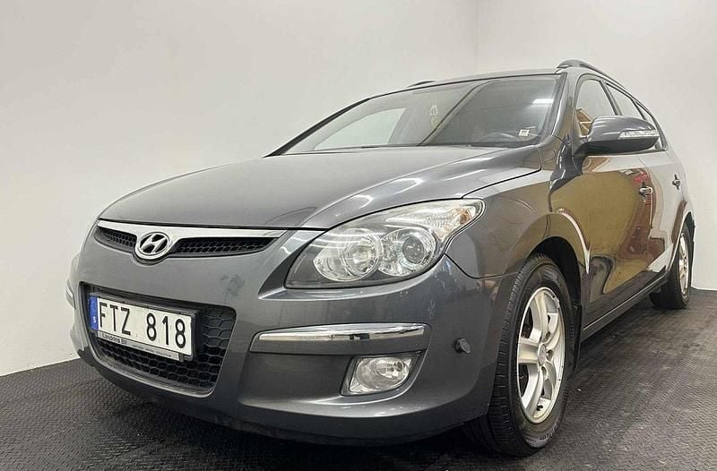 Grå Begagnad 2009 Hyundai i30 Kombi | 39 900 kr (Marknadspris) - Bild 1/4