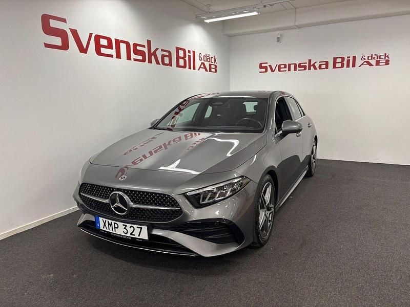 Mörkgrå Begagnad 2023 Mercedes A220 AMG Halvkombi | 399 000 kr - Bild 1/4