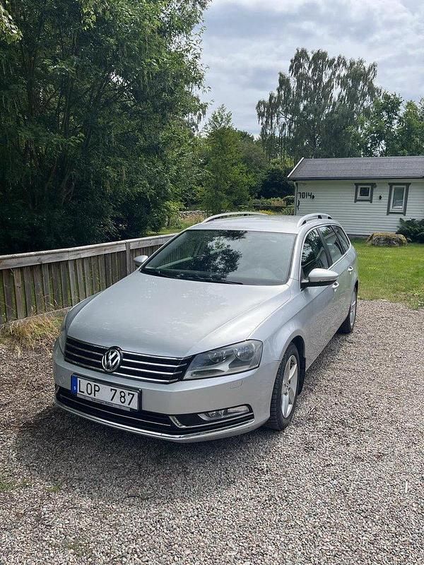 Silver Begagnad 2011 VW Passat Kombi | 80 000 kr (Bra pris) - Bild 1/4
