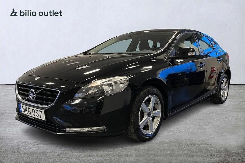 Svart Begagnad 2014 Volvo V40 Kinetic Halvkombi | 99 900 kr (Marknadspris) - Bild 1/3