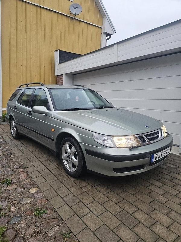 Grön Begagnad 2000 Saab 9-5 Kombi | 29 999 kr (Marknadspris) - Bild 1/4