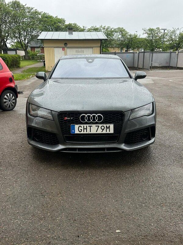 Grå Begagnad 2014 Audi RS7 Sportback Comfort Halvkombi | 350 000 kr - Bild 1/4