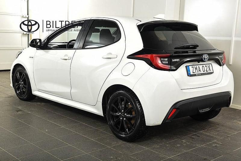 Begagnad Toyota Yaris 2021 Vit Halvkombi