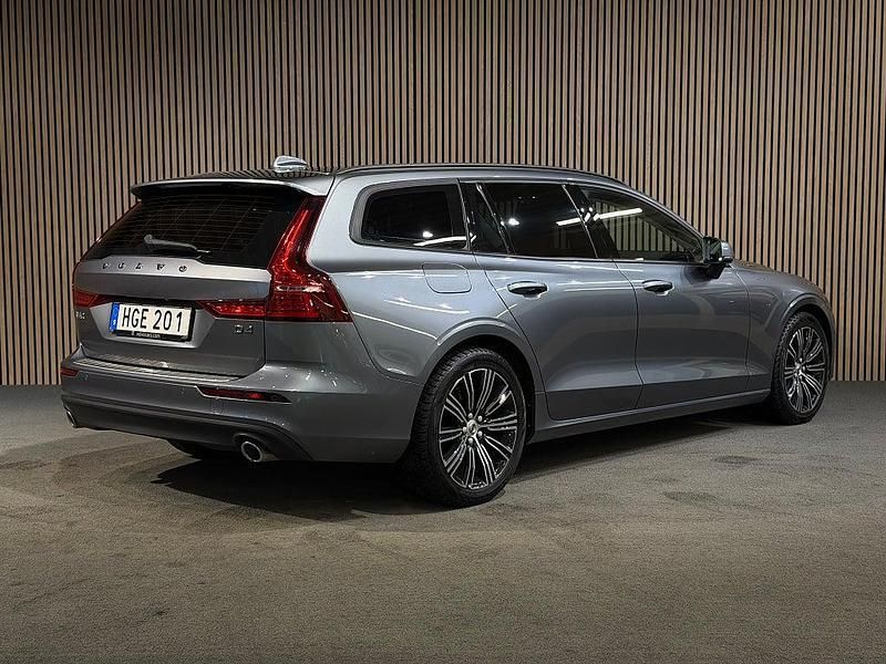 Begagnad Volvo V60 Momentum 190 HK (139 kW) 2018 Grå Kombi