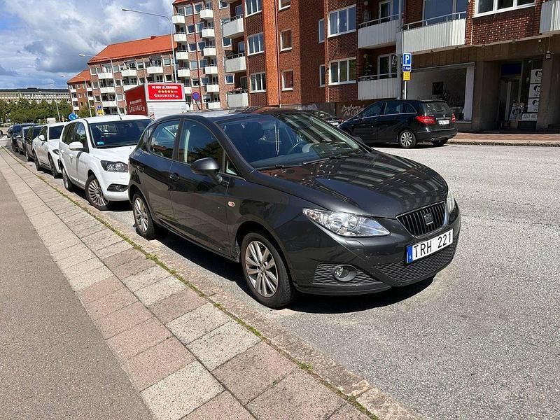 Grå Begagnad 2009 Seat Ibiza Sport Halvkombi | 35 000 kr (Superpris) - Bild 1/4