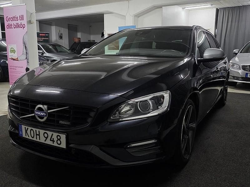 Begagnad Volvo V60 R-Design 181 HK (133 kW) 2014 Svart Kombi