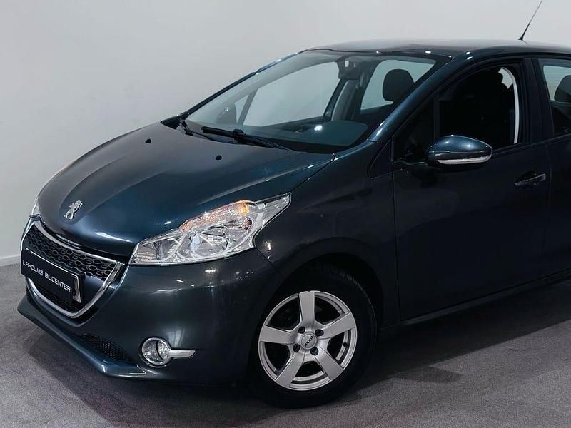 Begagnad Peugeot 208 82 HK (60 kW) 2012 Mörkgrå (grå) Halvkombi
