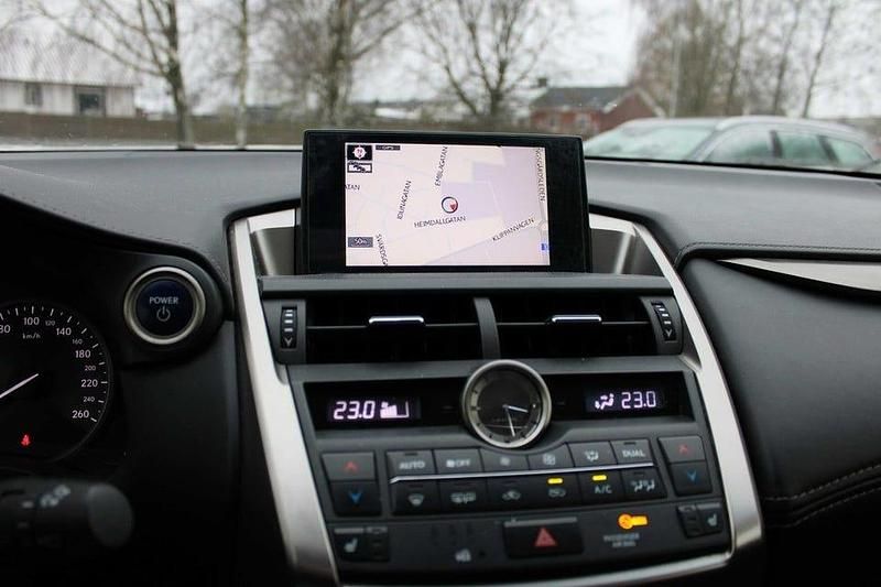 Begagnad Lexus NX300h Executive Line 197 HK (144 kW) 2015 Vit SUV