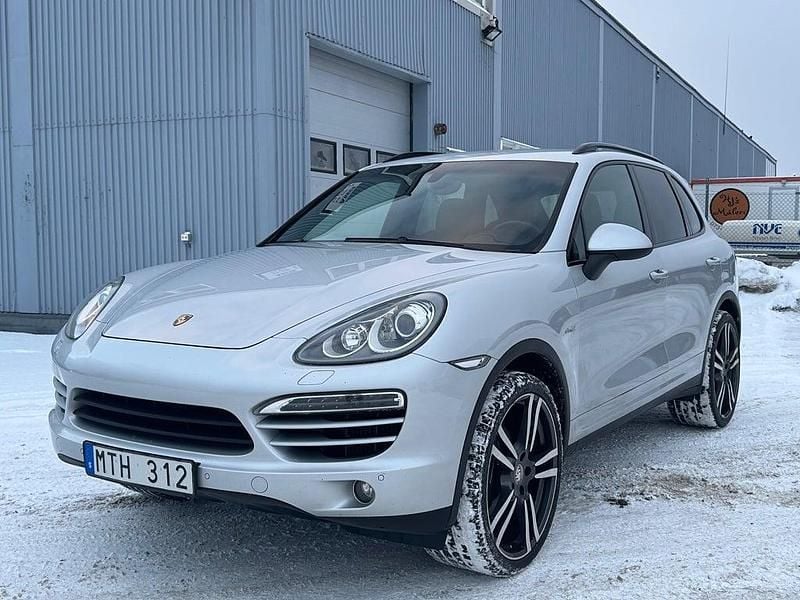 Silver Begagnad 2012 Porsche Cayenne SUV | 149 000 kr (Bra pris) - Bild 1/4
