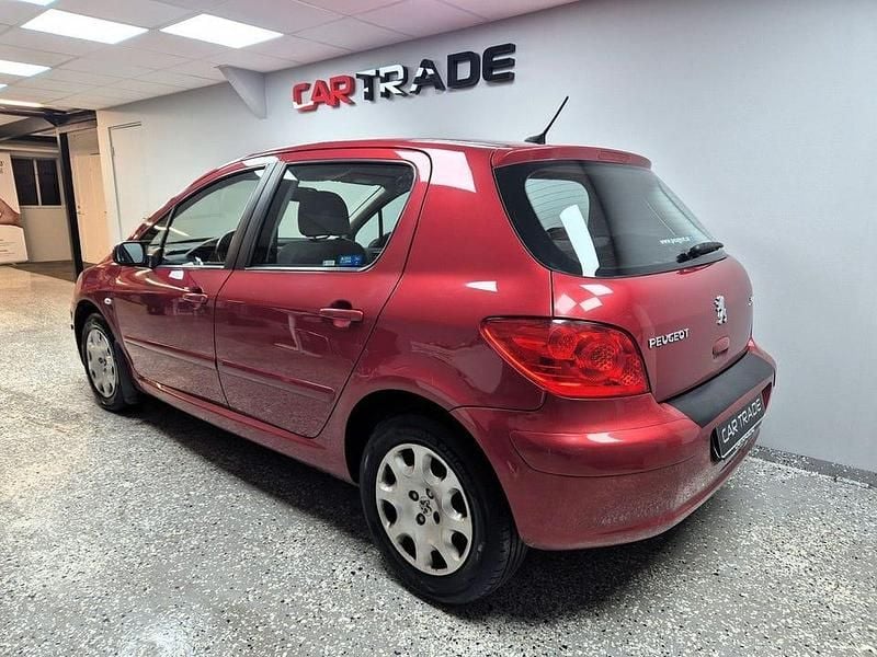 Begagnad Peugeot 307 109 HK (80 kW) 2006 Röd Halvkombi