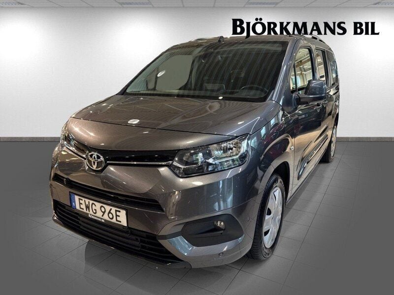 Mörkgrå Begagnad 2020 Toyota Proace Verso City Kombi | 299 000 kr (Marknadspris) - Bild 1/4