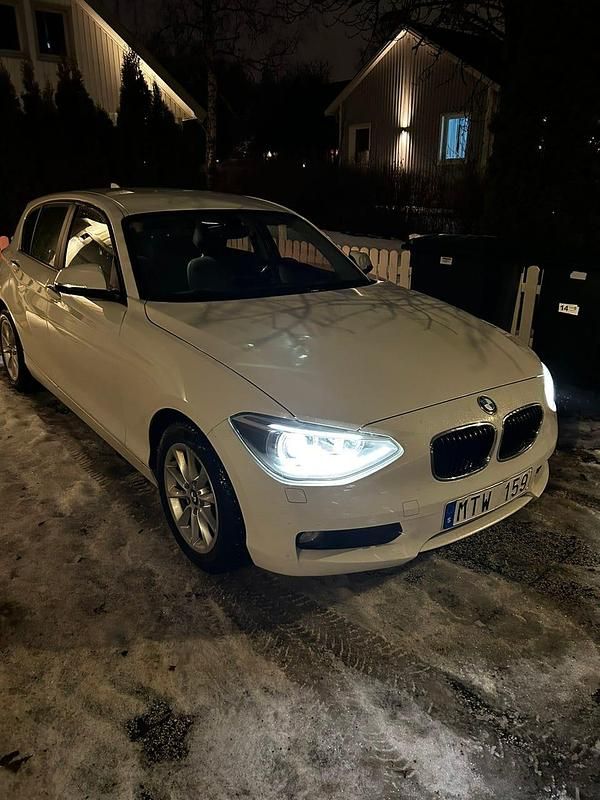Begagnad 2012 BMW 116 Halvkombi | 74 999 kr - Bild 1/4