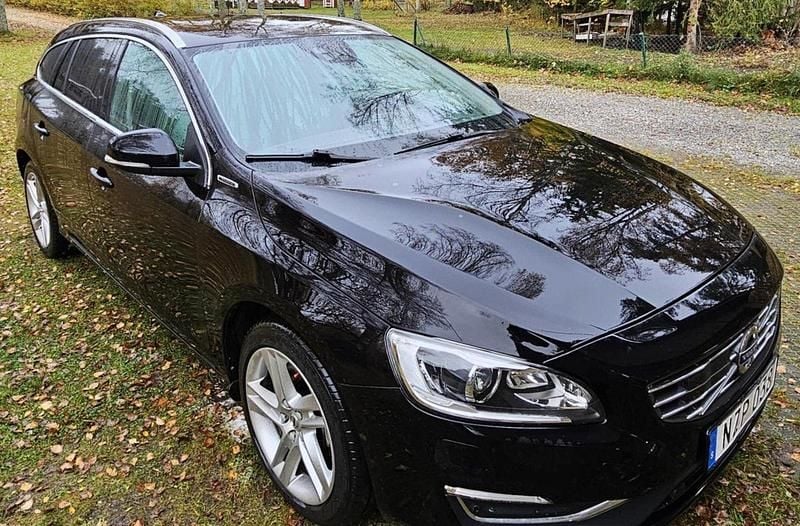 Svart Begagnad 2017 Volvo V60 Summum Kombi | 148 000 kr - Bild 1/4