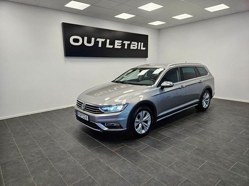 Silver Begagnad 2017 VW Passat Alltrack Kombi | 159 000 kr (Bra pris) - Bild 1/4