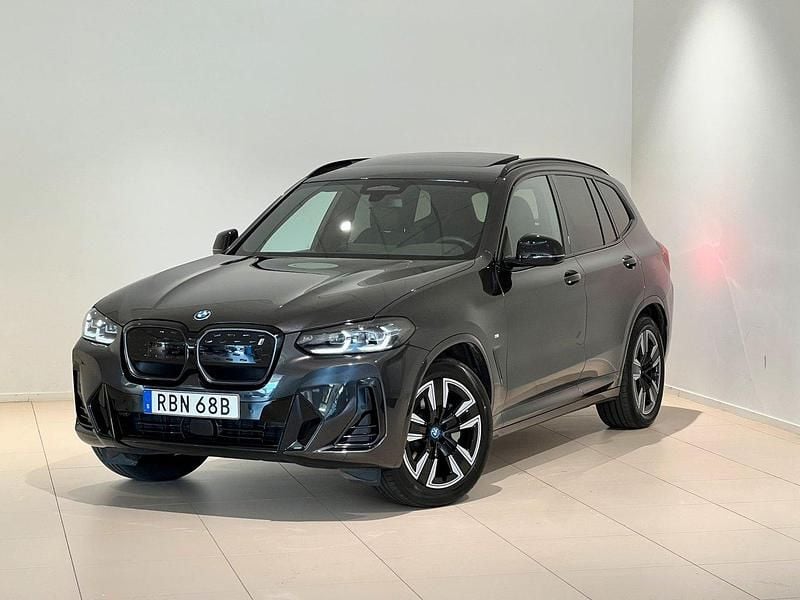 Grå Begagnad 2024 BMW iX3 M Sport SUV | 599 000 kr (Bra pris) - Bild 1/4