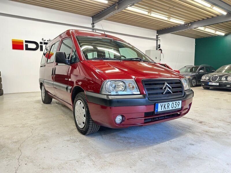 Mörkröd (röd) Begagnad 2005 Citroën Jumpy Minibuss | 69 500 kr - Bild 1/4