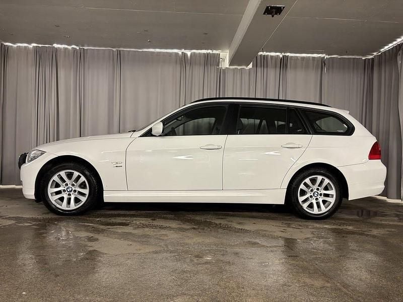 Begagnad BMW 320 184 HK (135 kW) 2012 Vit Kombi