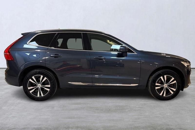 Begagnad Volvo XC60 Core 355 HK (261 kW) 2023 Blå SUV