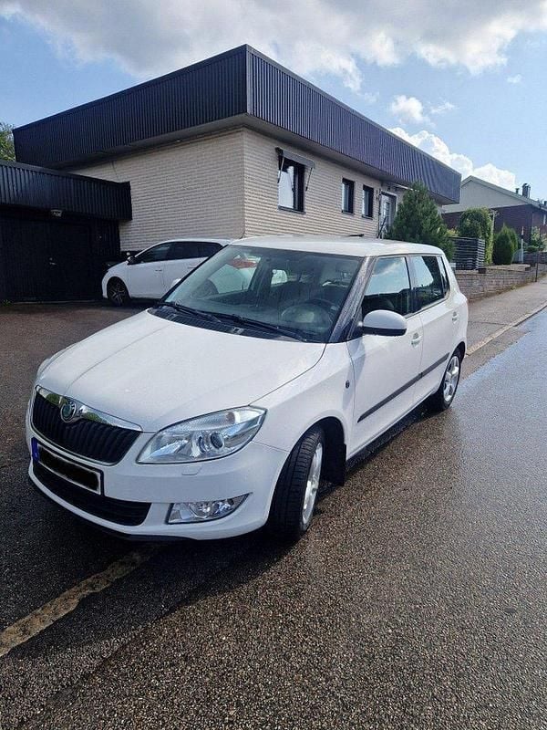 Vit Begagnad 2013 Skoda Fabia Elegance Halvkombi | 63 000 kr (Marknadspris) - Bild 1/2