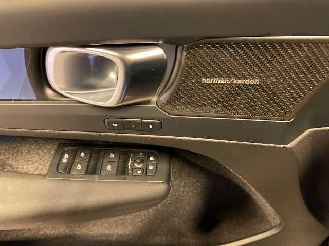 Begagnad Volvo C40 Single Motor 299 kW (407 HK) 2023 Svart SUV