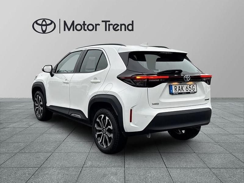 Begagnad Toyota Yaris Hybrid Plus 117 HK (86 kW) 2023 Vit