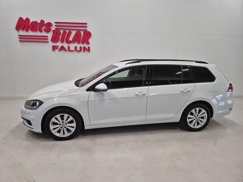Vit Begagnad 2018 VW Golf VII Kombi | 149 900 kr (Lite dyr) - Bild 1/4