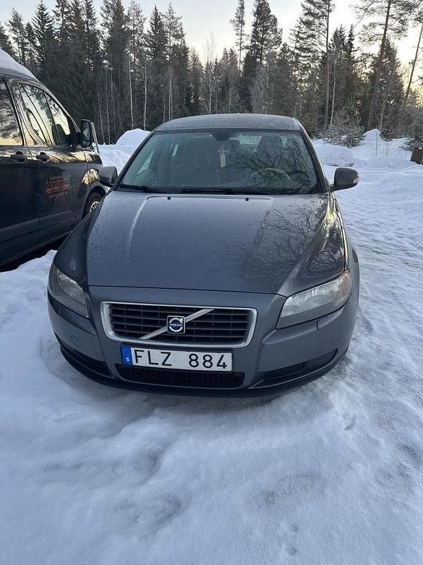 Grå Begagnad 2007 Volvo S80 Kinetic Sedan | 40 000 kr (Superpris) - Bild 1/3