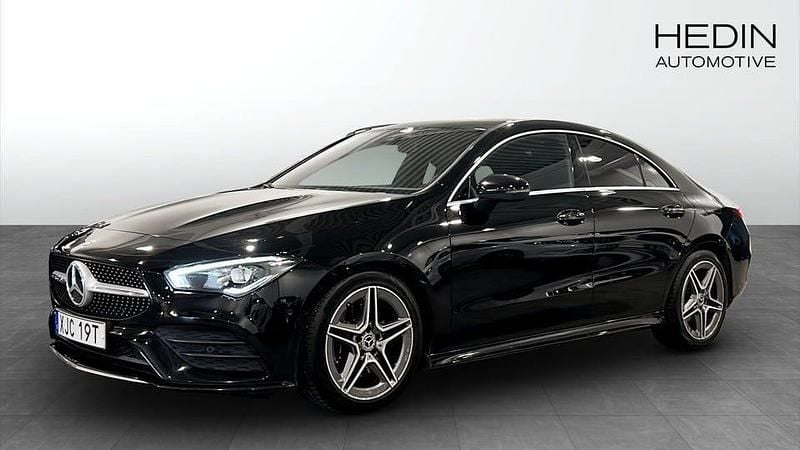 Svart Begagnad 2020 Mercedes CLA200 AMG Sportkupé | 299 900 kr (Marknadspris) - Bild 1/4