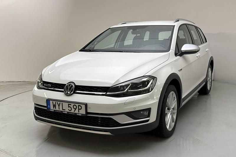 Vit Begagnad 2020 VW Golf Alltrack Kombi | 232 000 kr (Marknadspris) - Bild 1/4