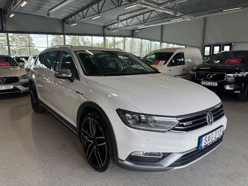 Vit Begagnad 2017 VW Passat Alltrack Kombi | 189 900 kr (Marknadspris) - Bild 1/4