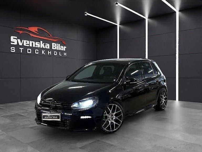 Svart Begagnad 2011 VW Golf VI R Halvkombi | 209 900 kr - Bild 1/4