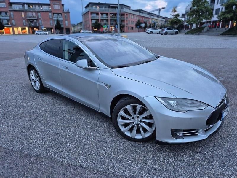Begagnad 2014 Tesla Model S Halvkombi | 219 000 kr (Lite dyr) - Bild 1/4