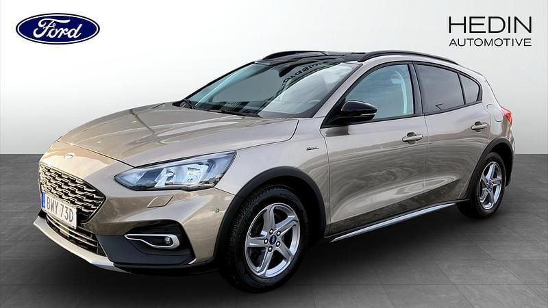 Grå Begagnad 2019 Ford Focus Active Halvkombi | 159 000 kr (Marknadspris) - Bild 1/4