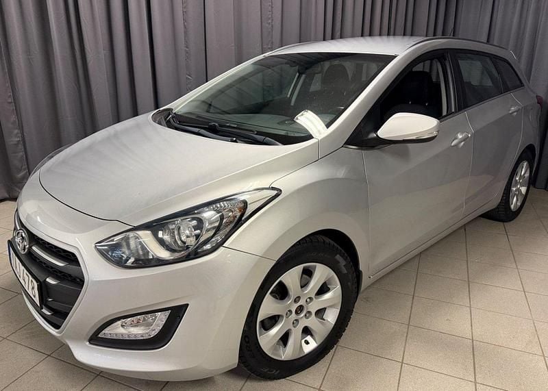 Silver Begagnad 2016 Hyundai i30 Kombi | 134 900 kr (Bra pris) - Bild 1/4