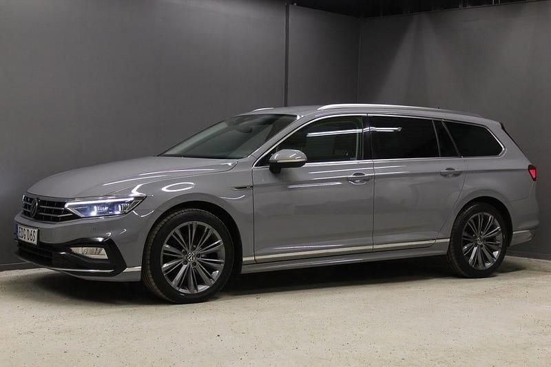 Begagnad VW Passat R-line 200 HK (147 kW) 2022 Grå Kombi